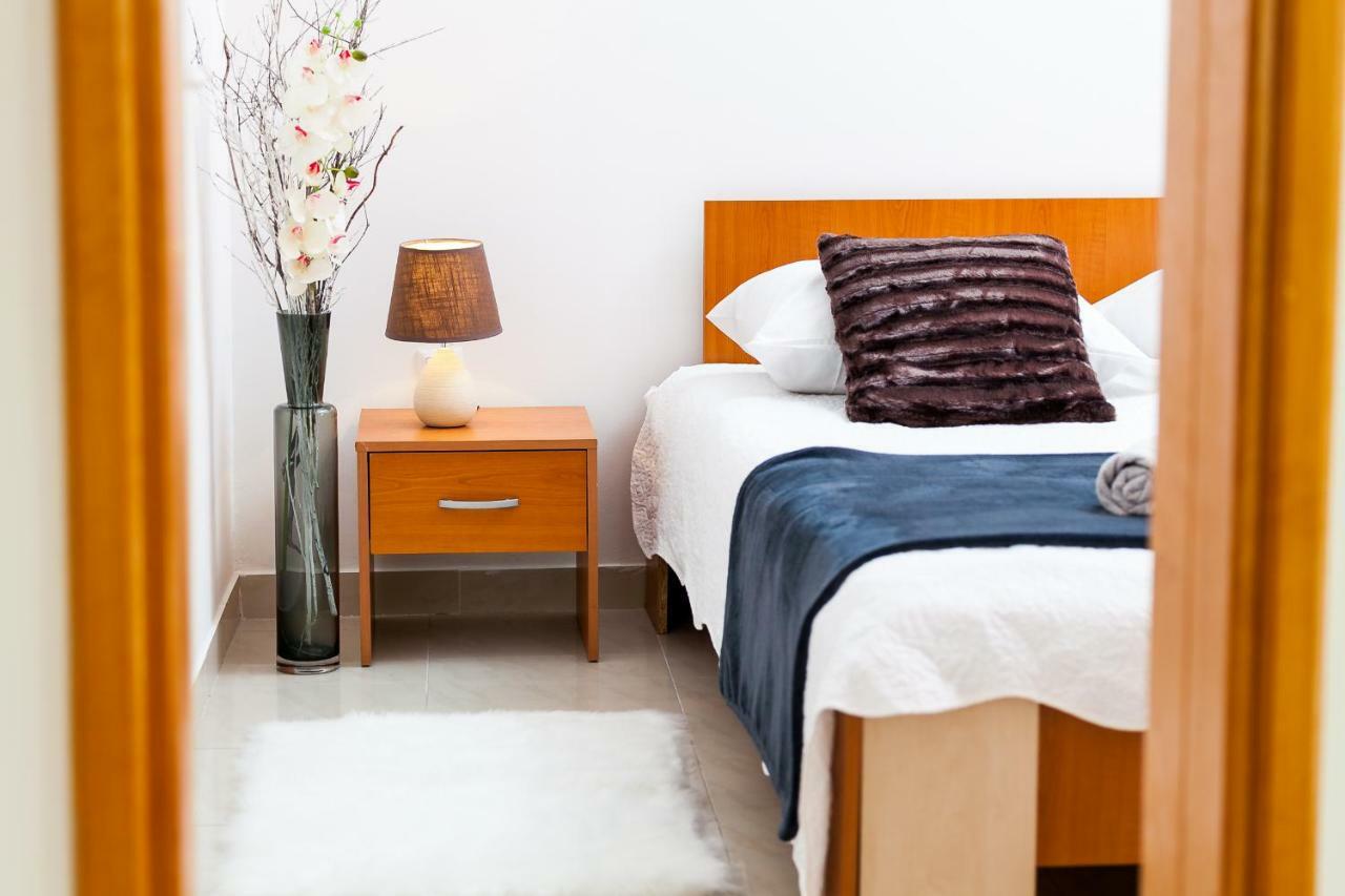 Guest House Mara ヴェラ・ルカ エクステリア 写真