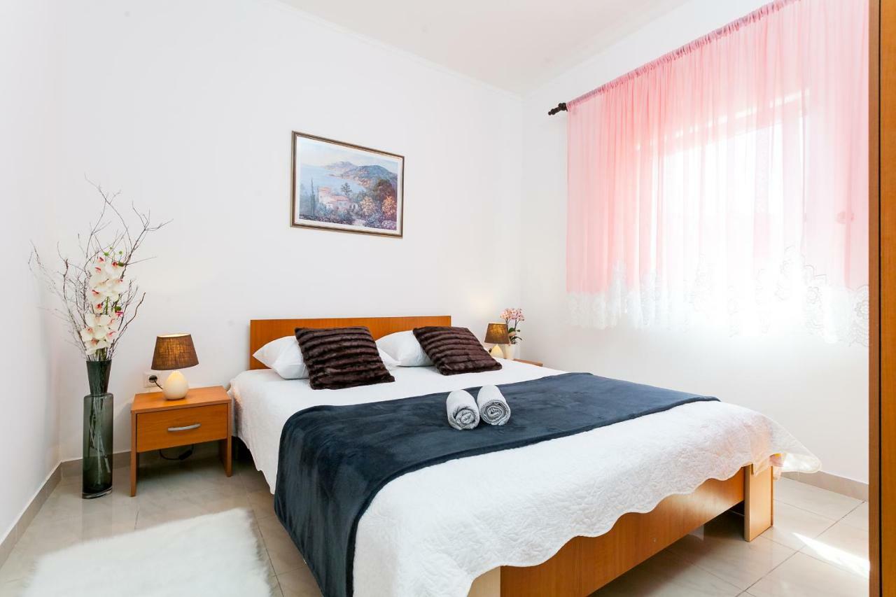 Guest House Mara ヴェラ・ルカ エクステリア 写真