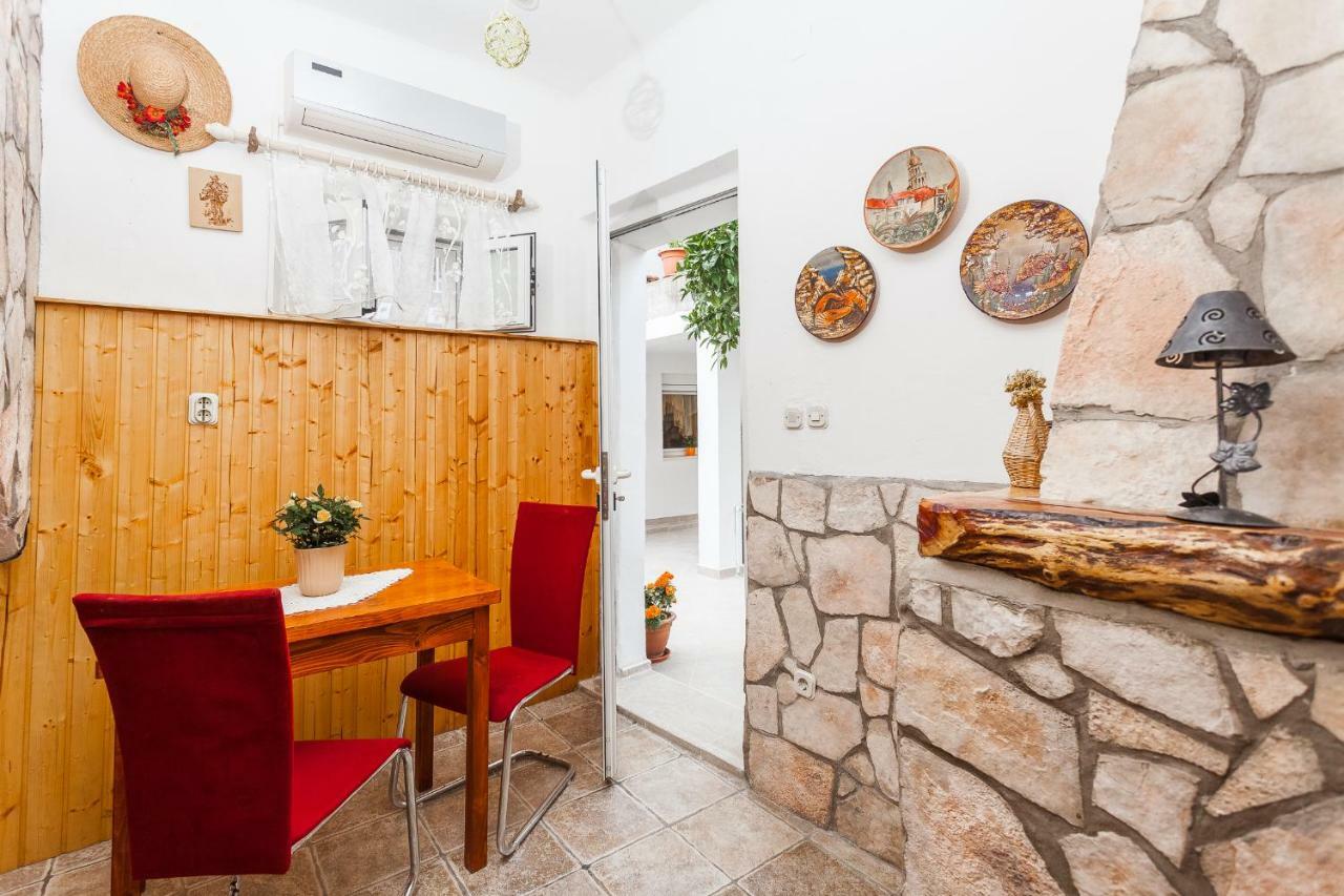 Guest House Mara ヴェラ・ルカ エクステリア 写真