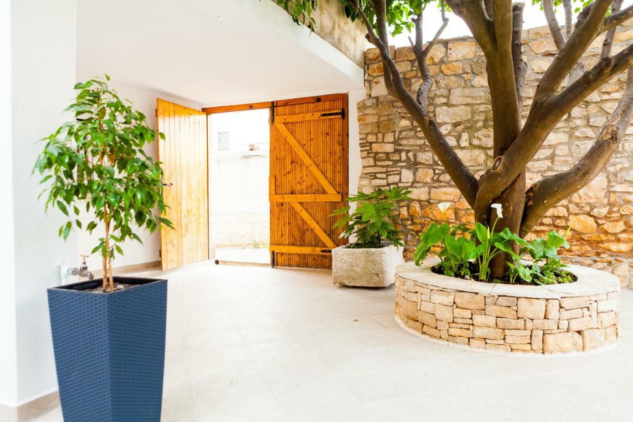 Guest House Mara ヴェラ・ルカ エクステリア 写真