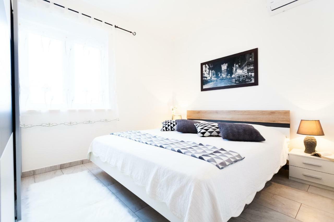 Guest House Mara ヴェラ・ルカ エクステリア 写真